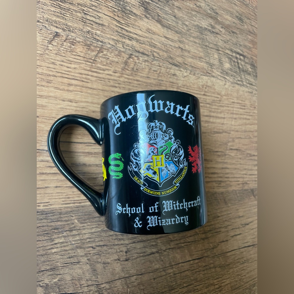 Hogwarts 14oz mug